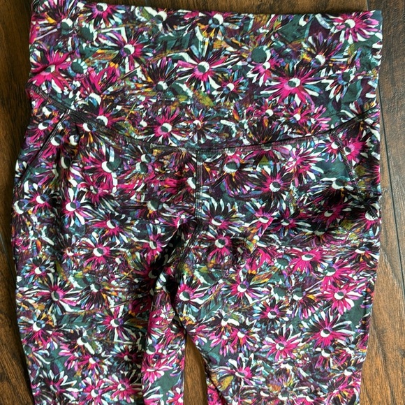 Lululemon leggings size 6 floral (RP15) - Picture 5 of 6